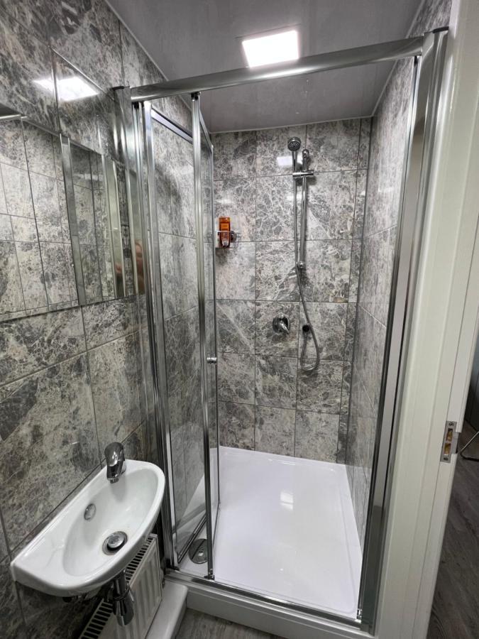 Studio In Private House Near Central Milton Keynes Apartment Exterior photo