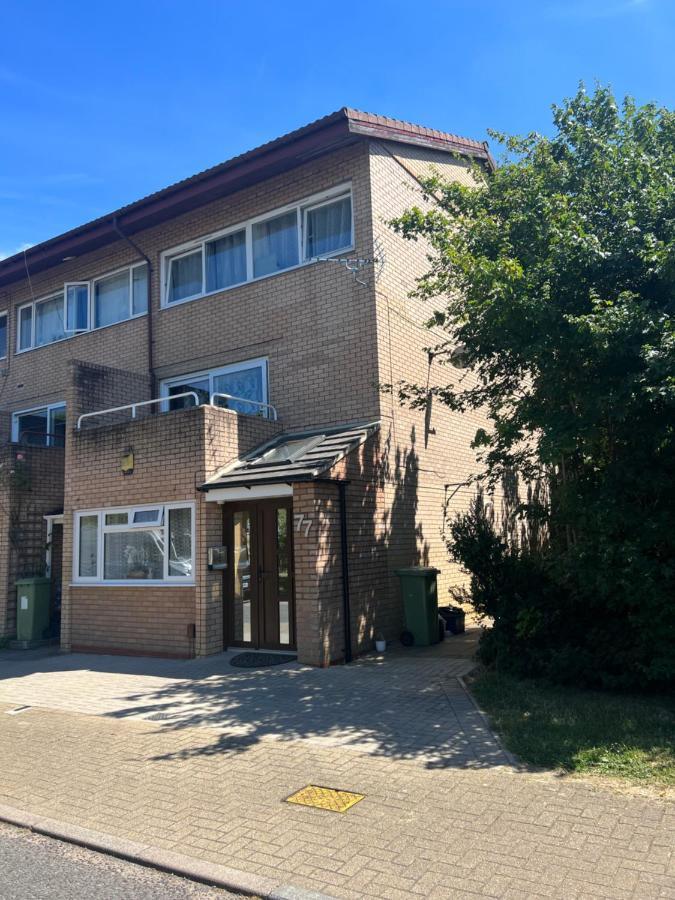 Studio In Private House Near Central Milton Keynes Apartment Exterior photo